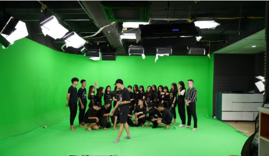 Đơn Vị Điện ảnh ABV – Địa Chỉ Cho Thuê Studio Chụp Ảnh Hà Nội