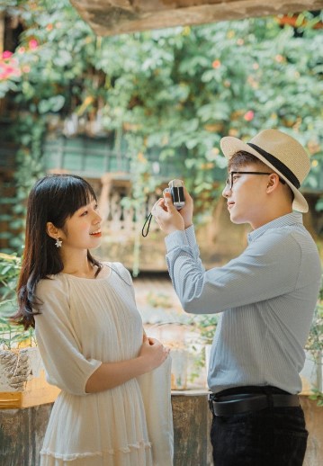Tạo dáng cho cặp đôi đẹp