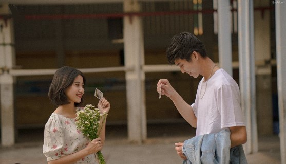 Pose dáng linh hoạt và phù hợp bối cảnh