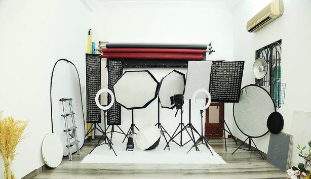 Lưu ý khi thuê studio thứ ba mà bạn nên biết đó là chọn thuê những studio có nhiều năm kinh nghiệm, có thương hiệu lớn hay ít nhất được nhiều người phản hồi chất lượng tốt